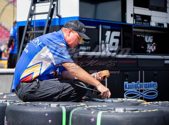 Tire Check - AJ Allmendinger  - Crew